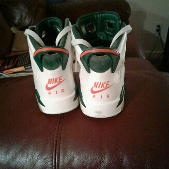 Youths Jordan 6 - Picture 5 of 5